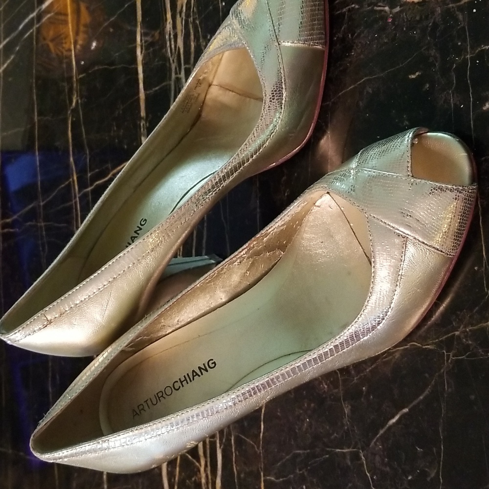 Women's casual shoes.